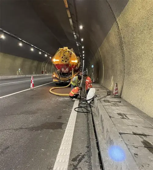 都安隧道排水渠清淤